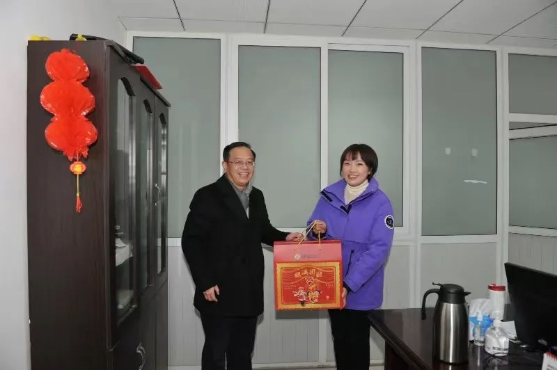 http://news.cmc.edu.cn/__local/0/B7/0F/F7C8DEAC092389AF784D4EF4369_798D3FC8_A572.jpeg