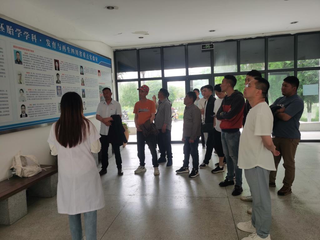 http://news.cmc.edu.cn/__local/2/31/E2/FC280B6565360FE676B5BC57F0B_25454961_16C01.jpg