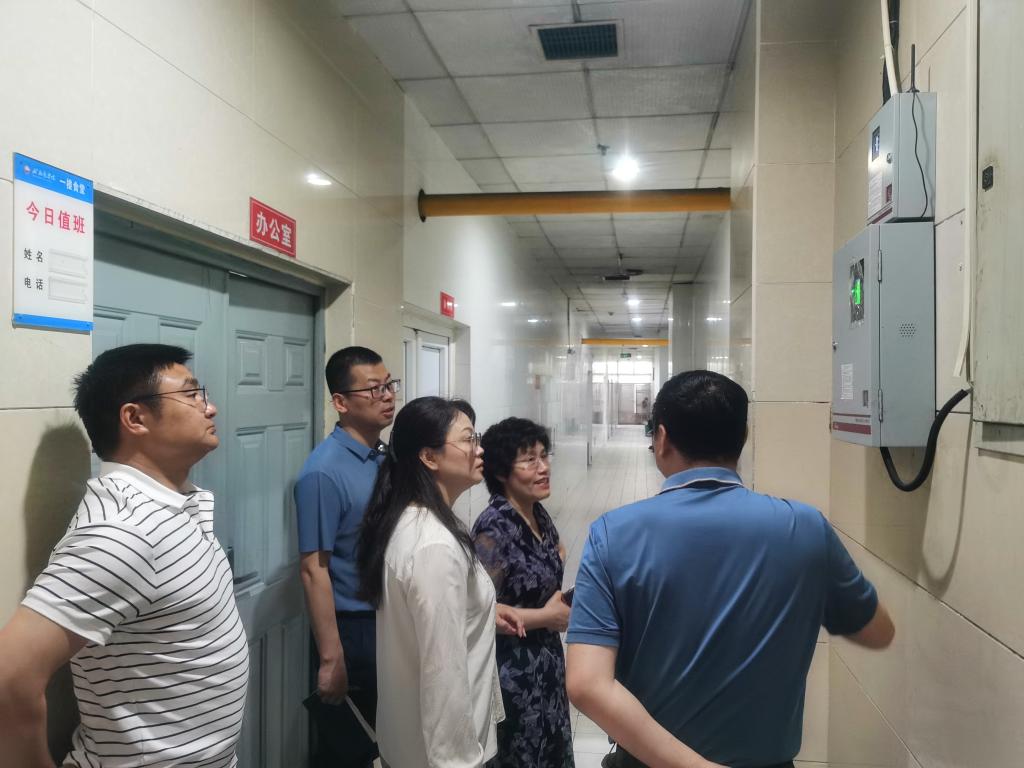 http://news.cmc.edu.cn/__local/4/55/B9/219BD7B2B0130505BA593E4C395_B0683C76_15500.jpg
