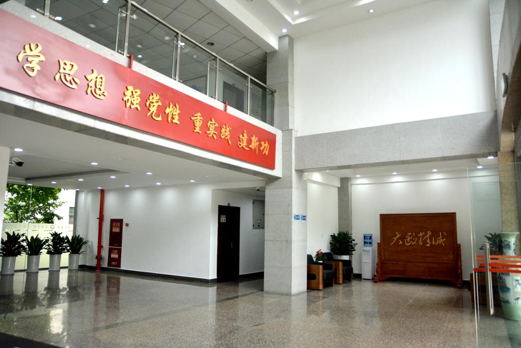 http://news.cmc.edu.cn/__local/5/DD/96/D60814DCB6E147B06F89B347263_79492DAD_1640F.jpg