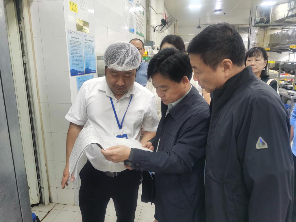 http://news.cmc.edu.cn/__local/5/FC/B9/667DA3C23AB4846DA702B5444F2_93430BFC_1536F.jpg
