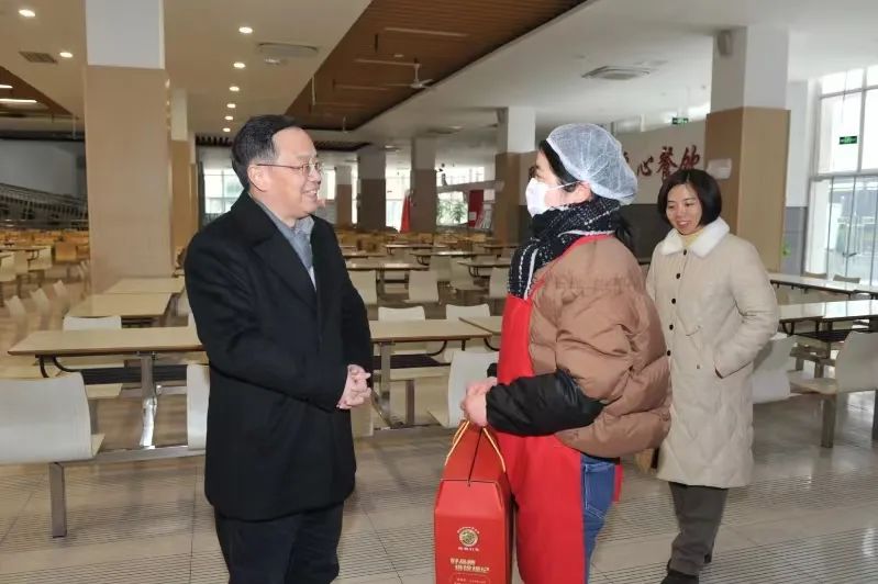 http://news.cmc.edu.cn/__local/9/B1/81/45F2284E1BE6845D97AE8348105_4253F739_EBF5.jpeg