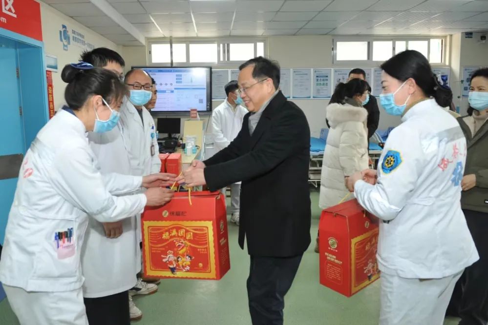 http://news.cmc.edu.cn/__local/9/D5/A4/F54B6A8BAAF69DF88C72160A6B7_5E9EAD7E_14AAA.jpeg